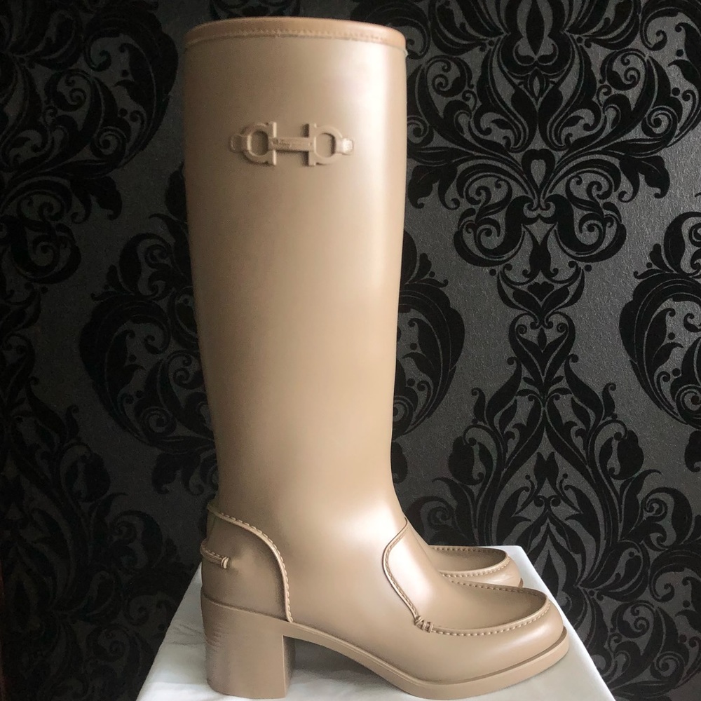 Salvatore Ferragamo rain boots US7